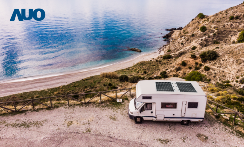 「可撓輕量化太陽光電板SunCurva」使用輕量特殊耐候型複合板取代傳統太陽能板的玻璃前板，不僅降低70%重量，每米平方僅3Kg；具有抗衝擊性能及通過電磁相容性測試，可應用於交通運輸工具，如露營車、遊艇等